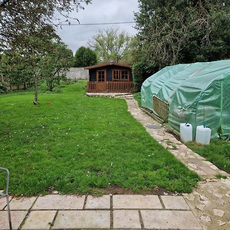 The Cabin - A Very Quiet Location Pewsey ภายนอก รูปภาพ