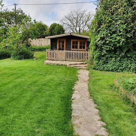 The Cabin - A Very Quiet Location Pewsey ภายนอก รูปภาพ