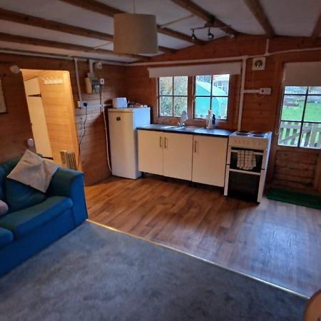 The Cabin - A Very Quiet Location Pewsey ภายนอก รูปภาพ