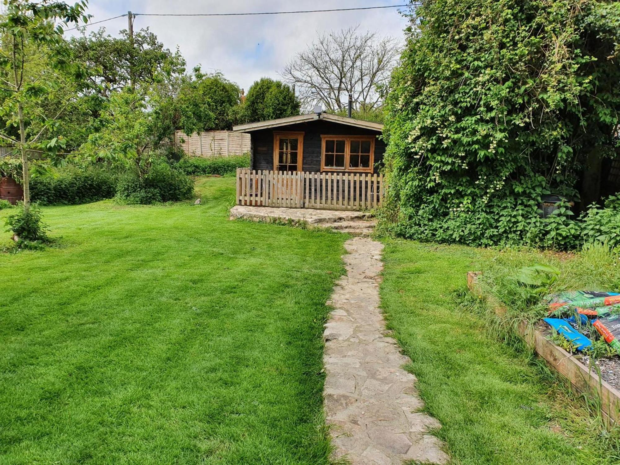 The Cabin - A Very Quiet Location Pewsey ภายนอก รูปภาพ